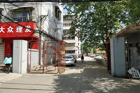 龙城华庭3室2厅1卫138/38车库/车位2楼95万